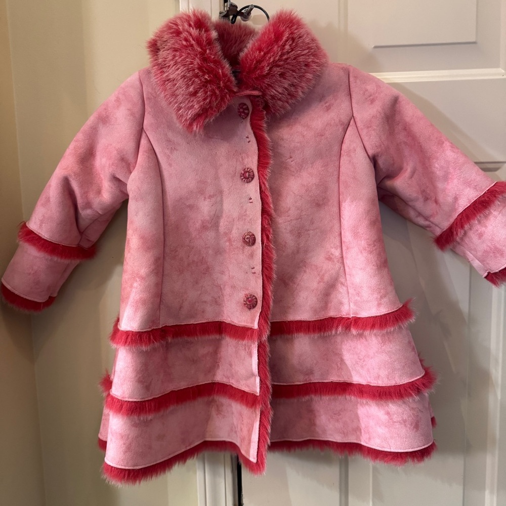 Widgeon Faux Fur Pink and Red Flouncy Coat  Plush Material and Fluffy Collar (3)